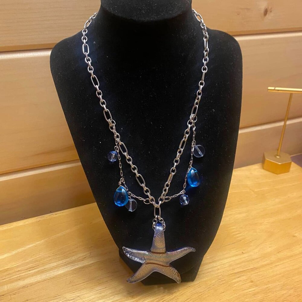 Starfish Necklace Approx 18 inches 5/$25